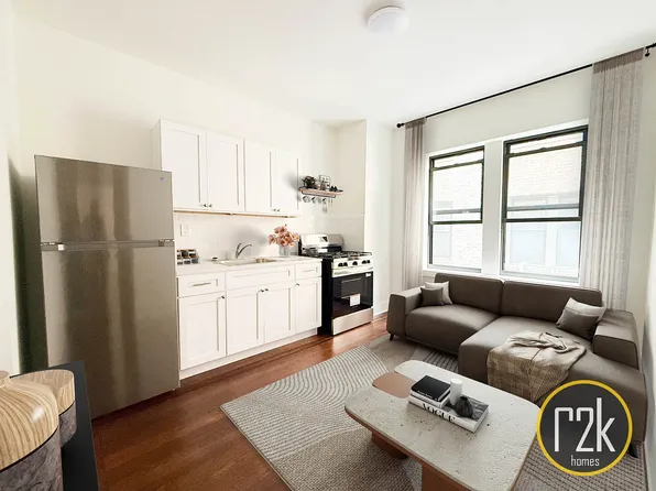 45-39 42nd St #2C, Sunnyside, NY 11104