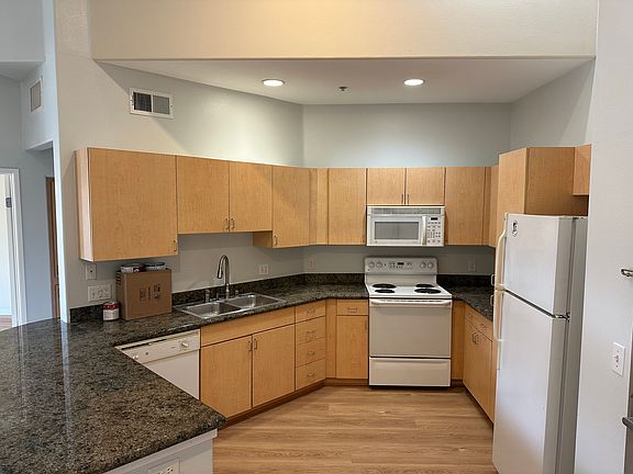 2nd image of 1501 Front St