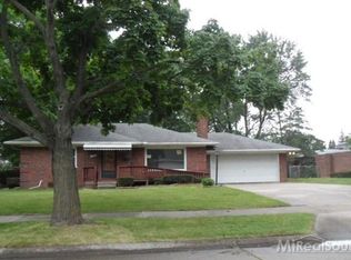 18042 Collinson Ave, Eastpointe, MI 48021