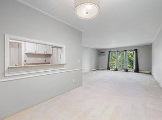 10521 Cedar Lake Rd APT 518, Minnetonka, MN 55305