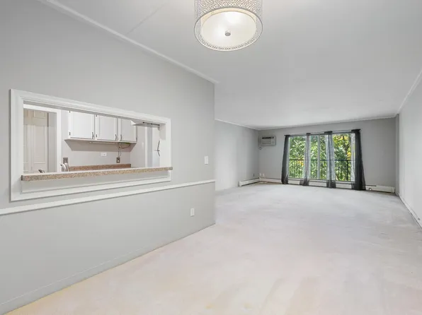 10521 Cedar Lake Rd APT 518, Minnetonka, MN 55305
