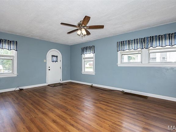 2nd image of 2437 Wismer Ave