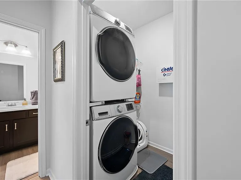 229 Dupont Dr — Photo 20