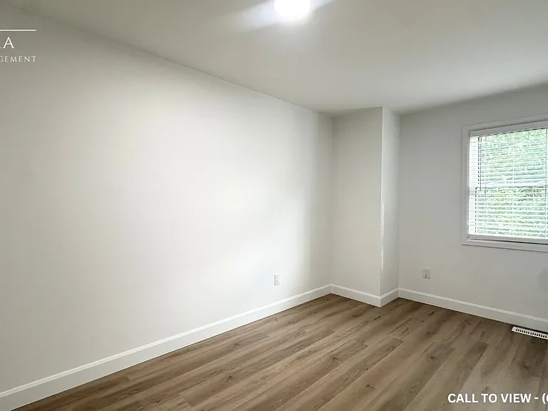 1415 Commissioners Rd W #2 — Photo 6