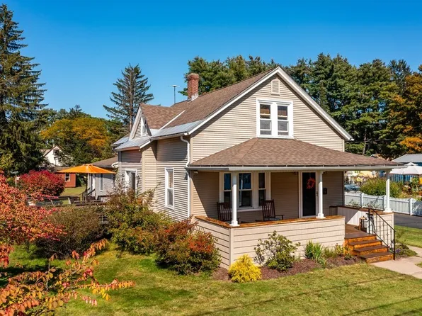 9 E Green St, Easthampton, MA 01027