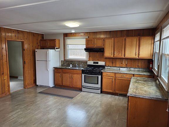 upper walk in floor showing kitchen , dining room area