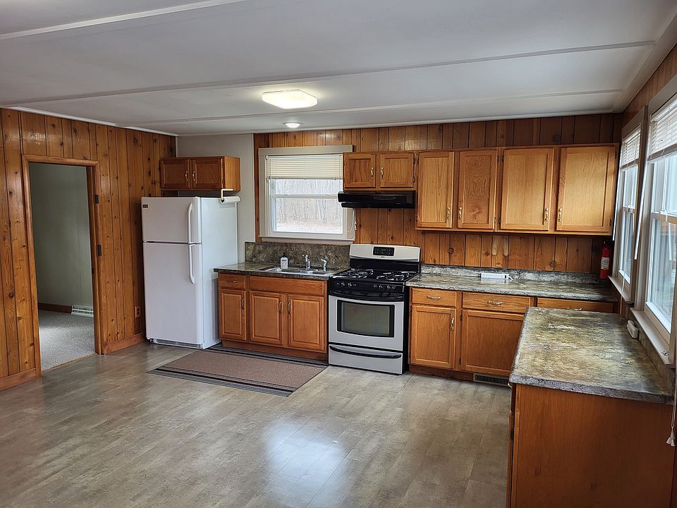 upper walk in floor showing kitchen , dining room area