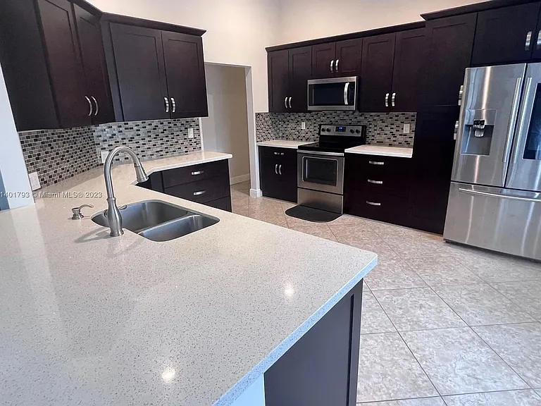 1464 SW 97th Way — Photo 9