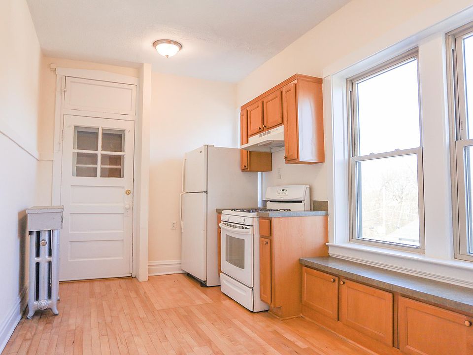 1st image of 2854 W Eastwood Ave #3