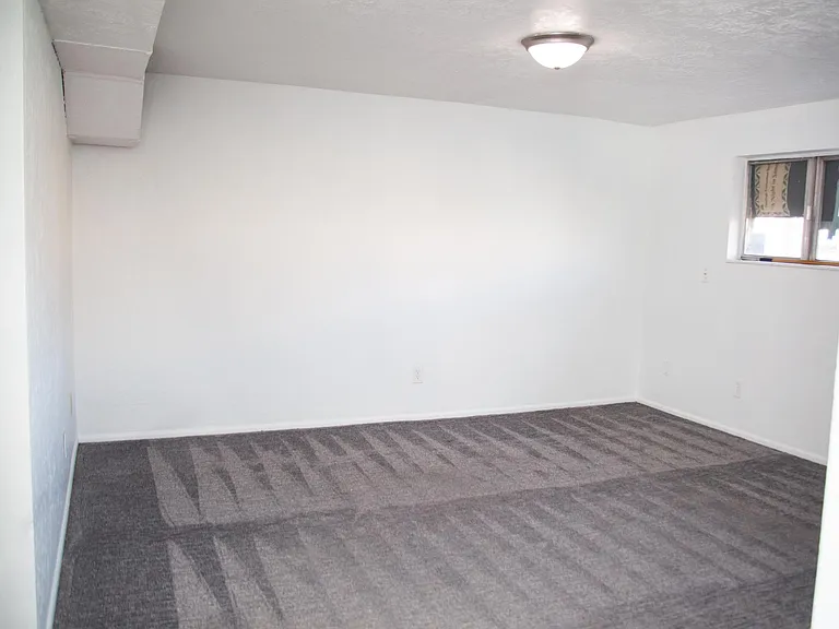 242 E 500 N — Photo 25