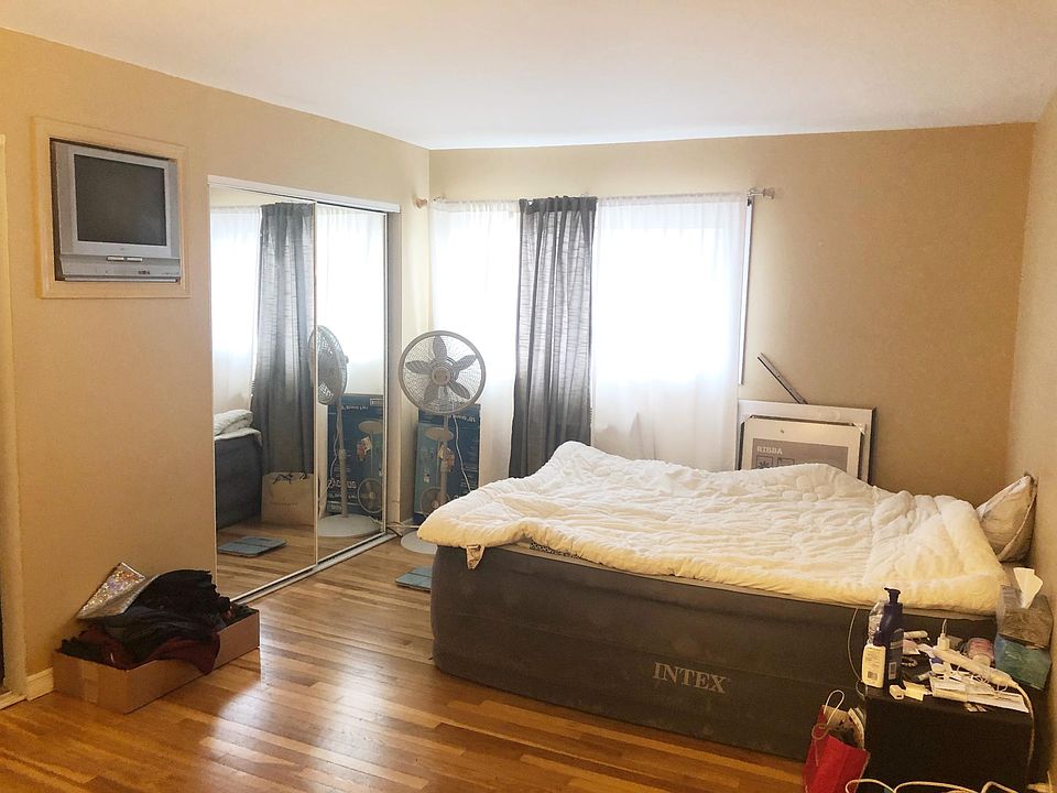 Master Bedroom, only 1 of 2 closets shown - A/C