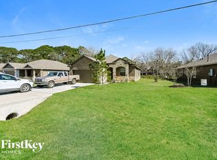 6735 Blimp Base Blvd, Hitchcock, TX 77563