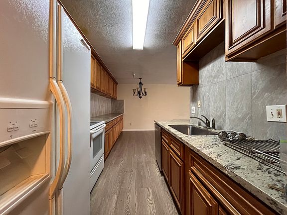 4th image of 1400 Carpentier St APT 216