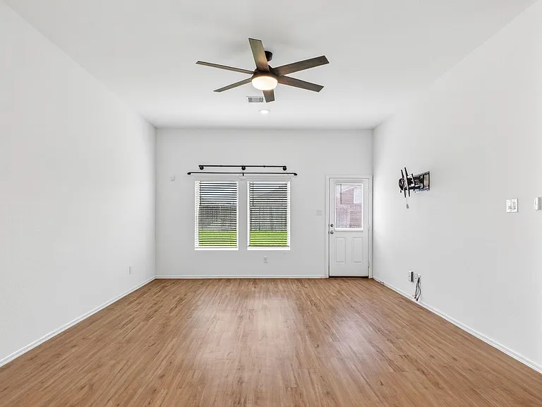 1519 Twilight Green Dr — Photo 12