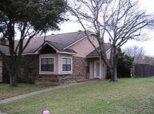 600 Canterbury St, Euless, TX 76039