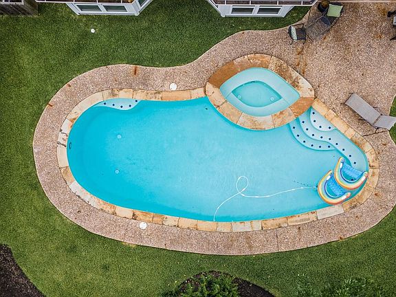 3rd image of 1418 Summer Forest Dr