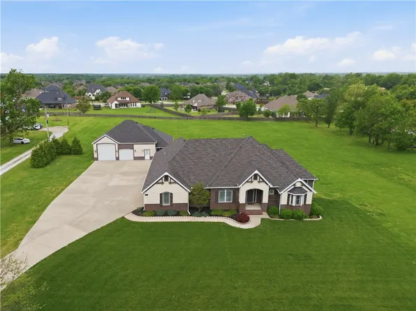 571 S Rainbow Rd, Cave Springs, AR 72718