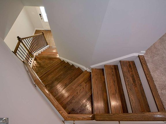 4th image of 104 Green Love Ln