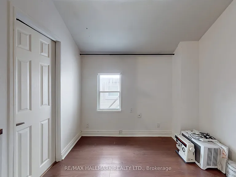 557 Parliament St #1 — Photo 3