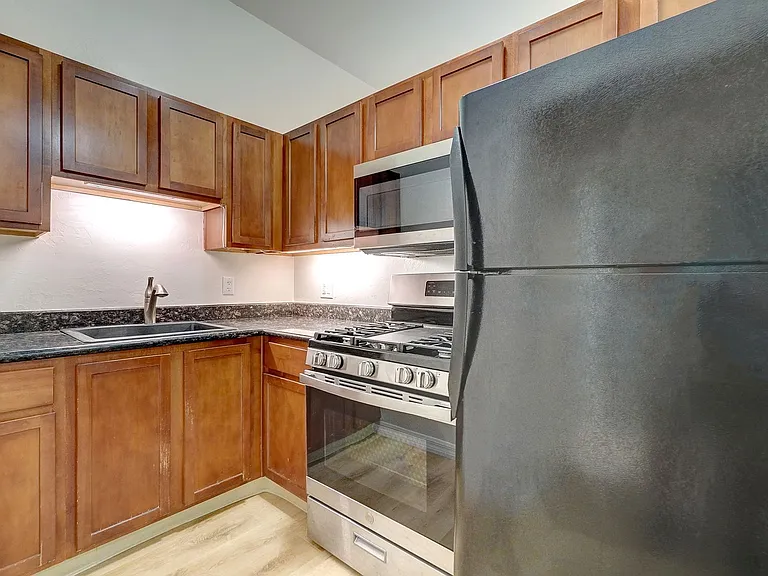 Riverside Suites — Photo 24