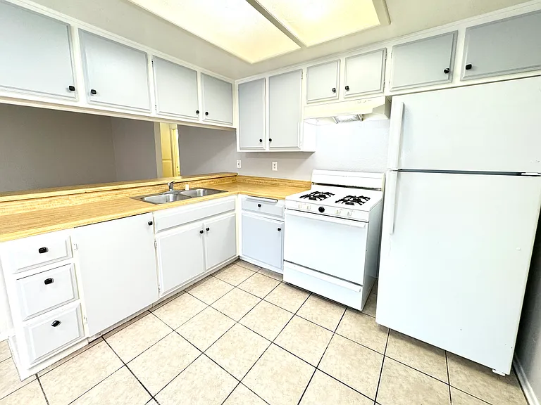 13105 Kornblum Ave — Photo 15