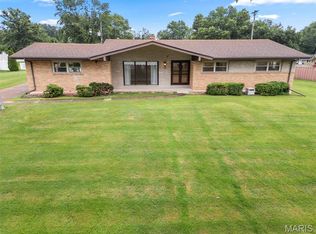 10215 Dovercrest Dr, Saint Louis, MO 63128