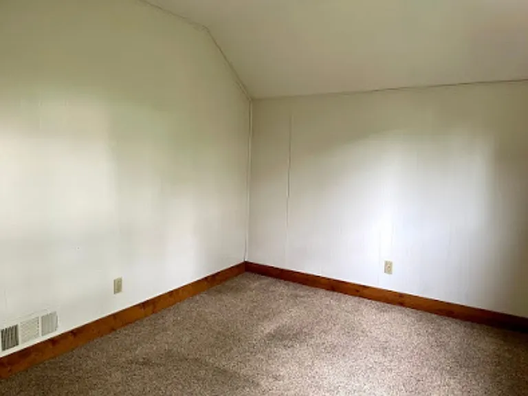 221 Maple St — Photo 15