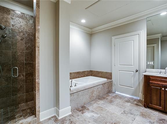 5th image of 6525 Bandera Ave APT 3B