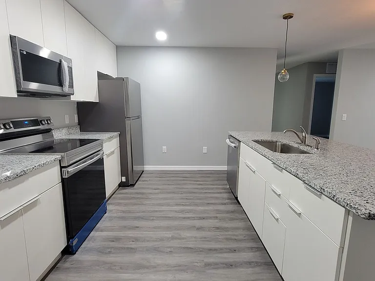7062 N Regent Ter — Photo 4