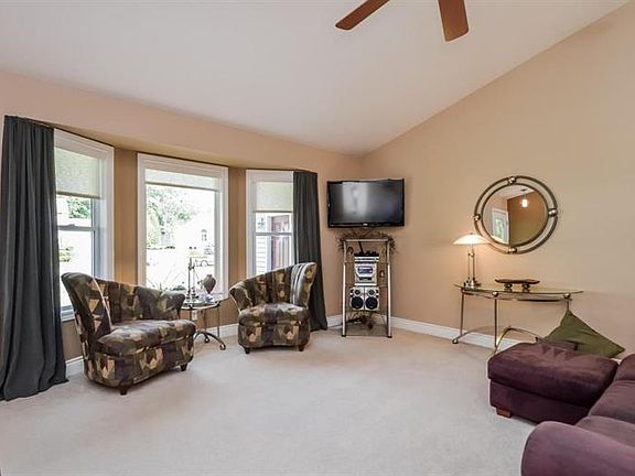 5th image of 6838 Woodland Blf NE
