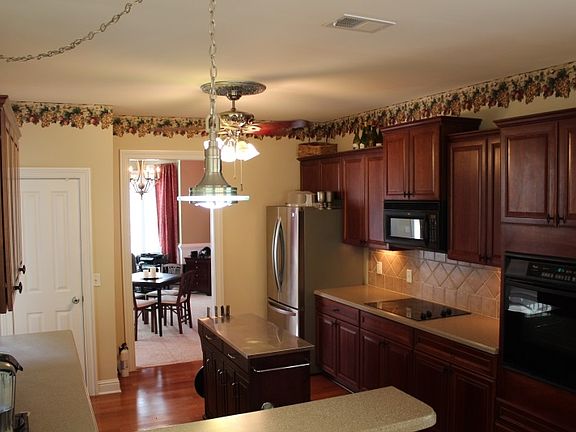 2nd image of 1091 Turnberry Cir