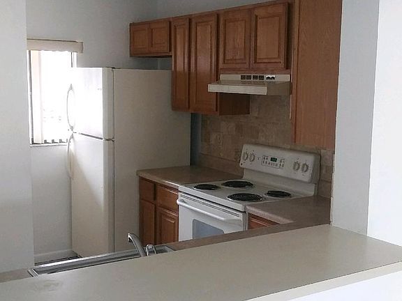 2nd image of 3655 NE 20th Pl