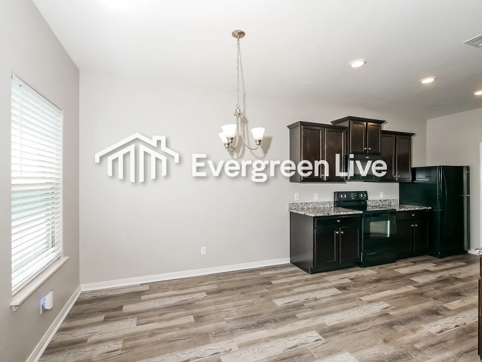 4 bed, 2.5 bath, 2210 sqft, $1,895 — Photo 3
