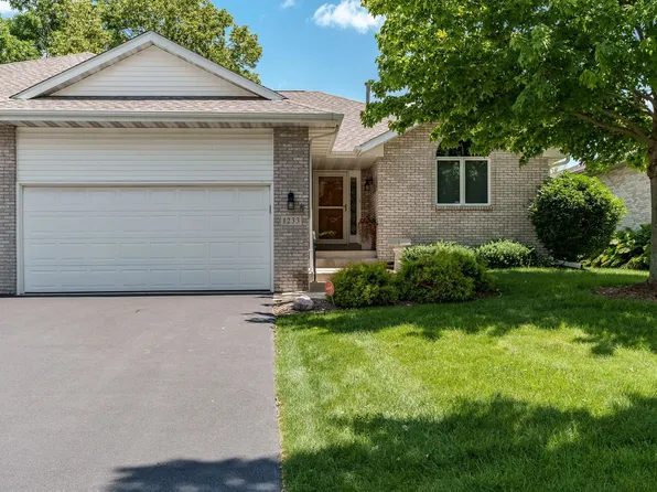 1233 N Crest Dr, Rockford, IL 61107