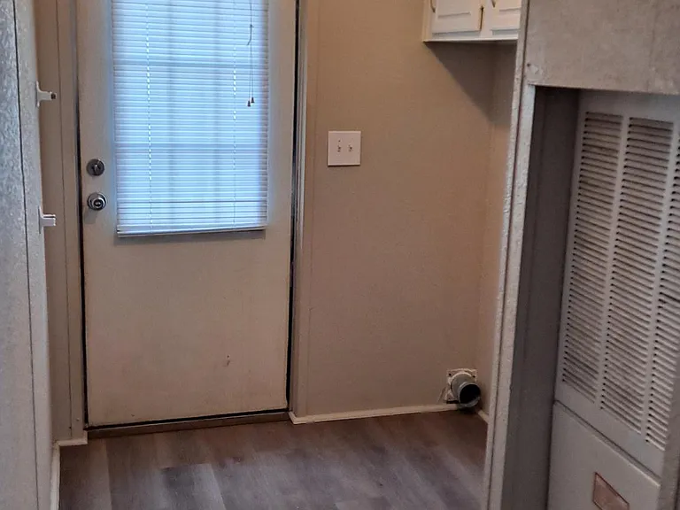 2000 S Burleson Blvd #14 — Photo 6