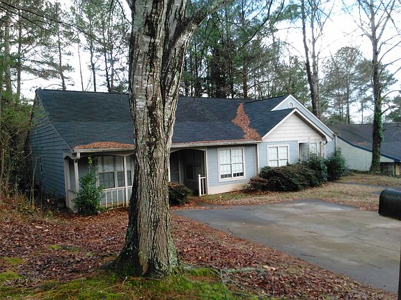 2nd image of 725 Farmdale Way NE