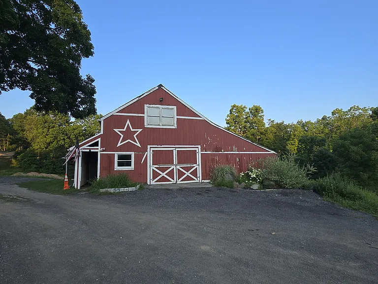 270 Station Rd — Photo 20