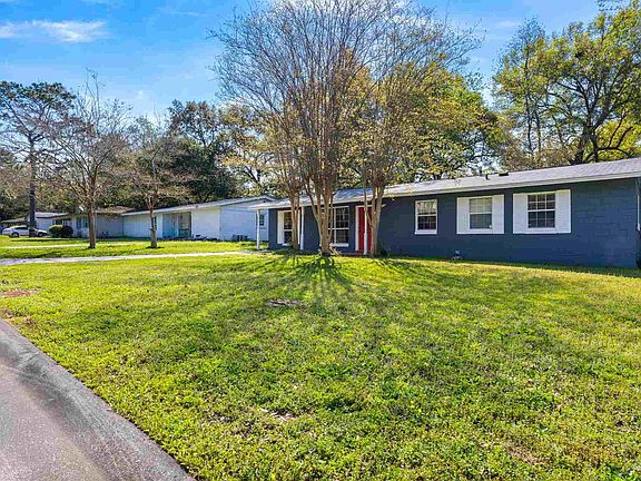 3rd image of 919 Blue Springs Dr