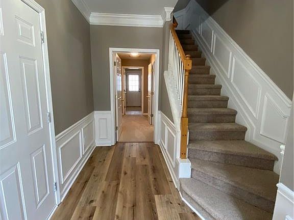 2nd image of 4019 Howell Park Rd