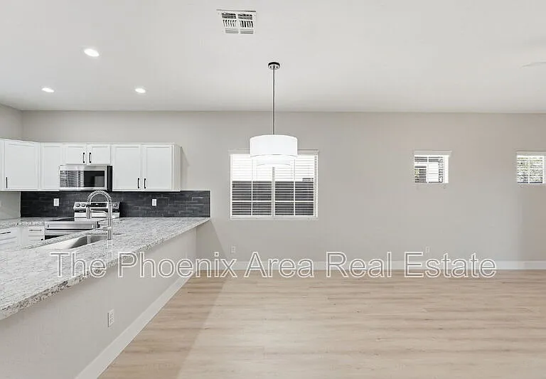 554 E San Carlos Way — Photo 9