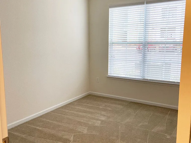 Belmont at Tryon Apartments — Photo 73