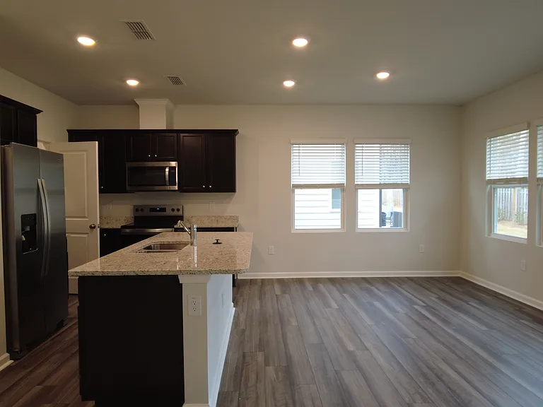 806 McKenzie Park Ter — Photo 12