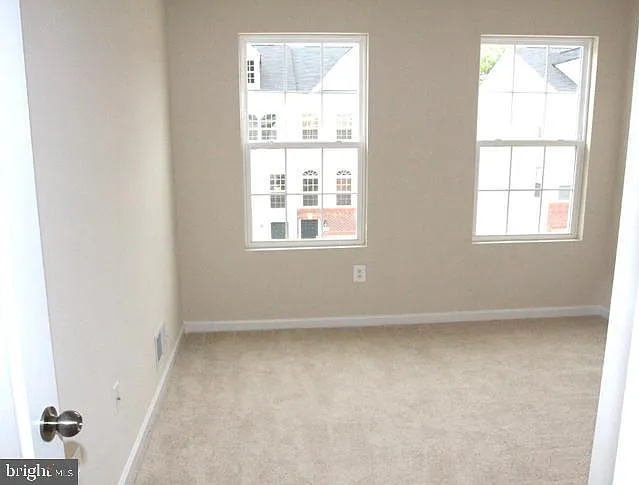7568 Stonehouse Run Dr — Photo 10