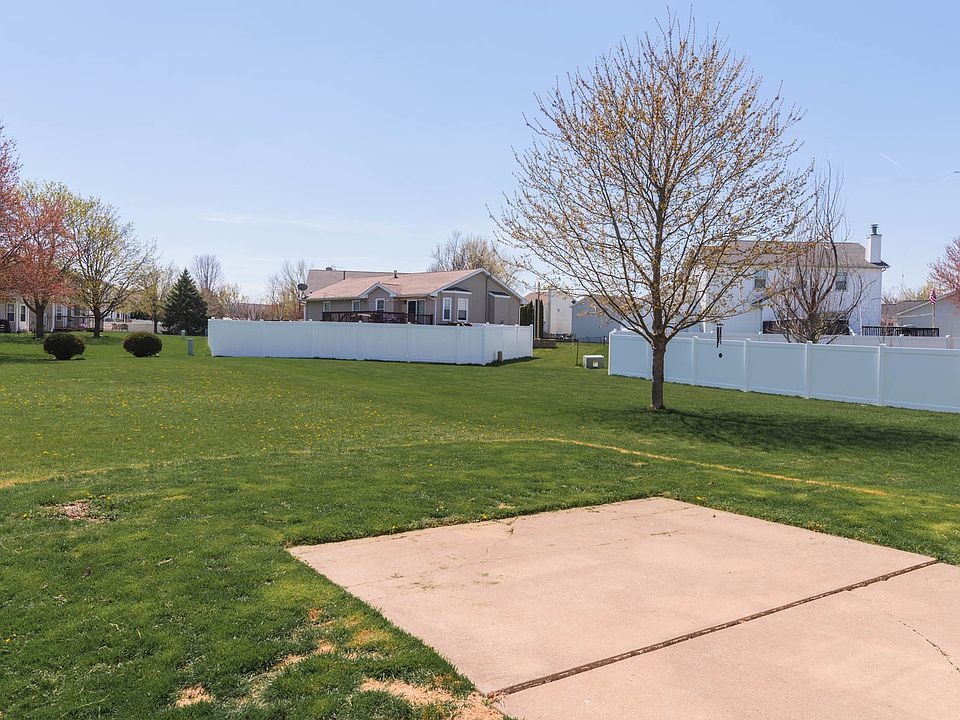 2719 Gill St, Bloomington, IL 61704 Zillow