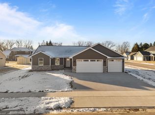 N9041 Southtowne Dr, Menasha, WI 54952