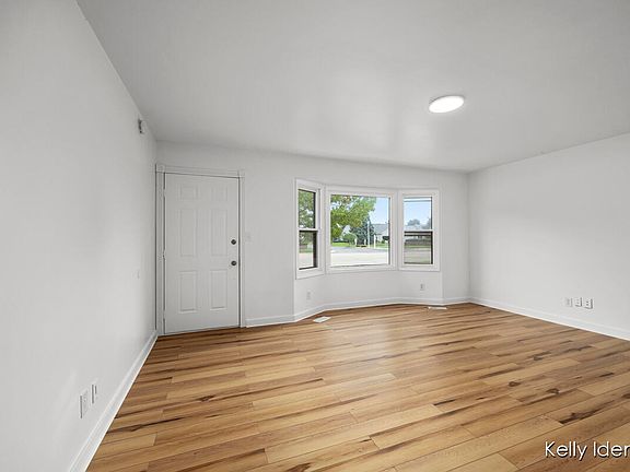 3rd image of 6837 28th Ave