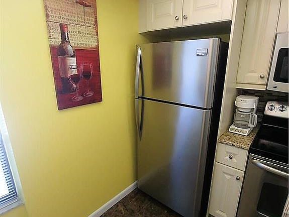 4th image of 2615 Cove Cay Dr Unit 402