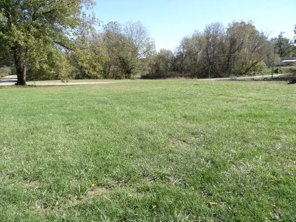 Austin Ave, Butler, MO 64730