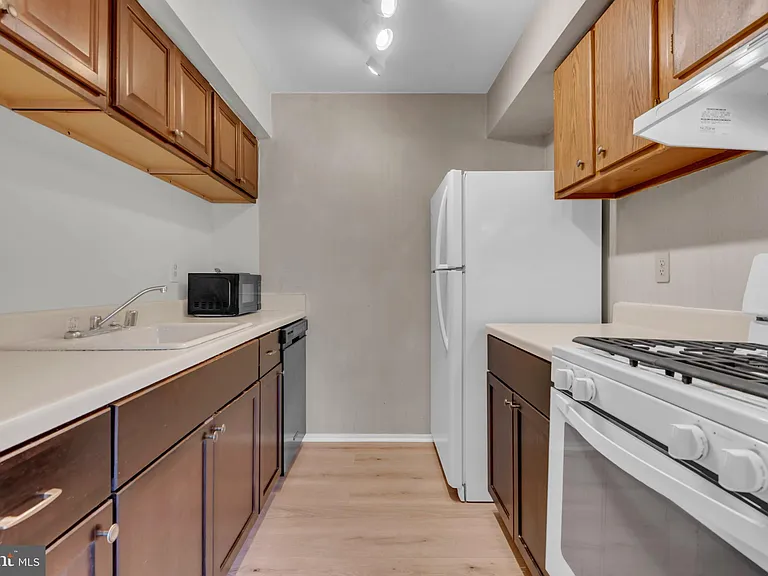 104 Mountain Rd #1A — Photo 3