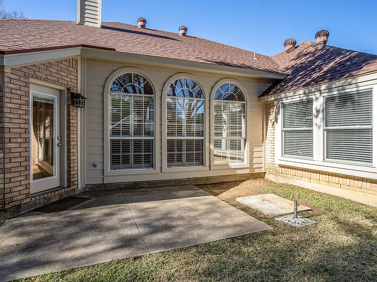 2724 Lakehollow Ln — Photo 30